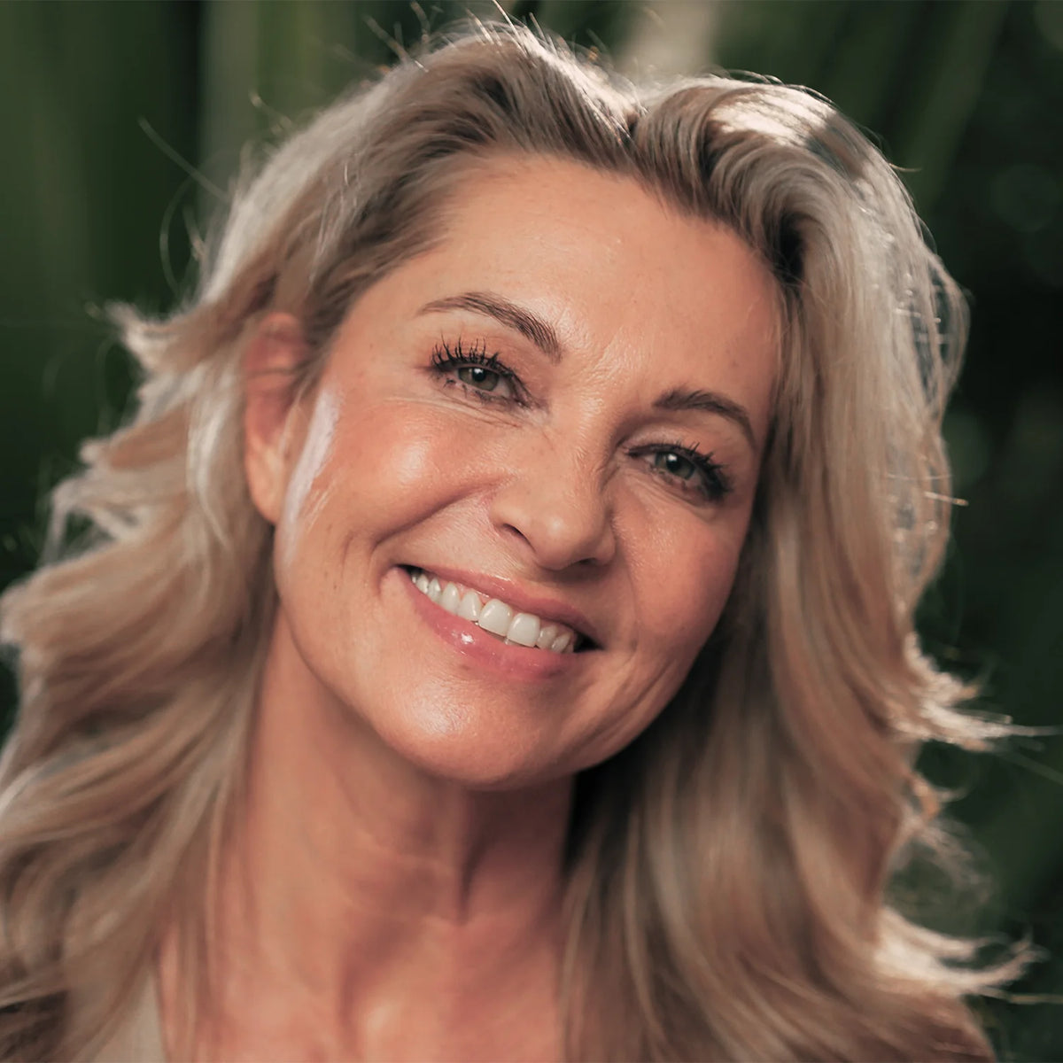 Kuracja 80 dni dla kobiet 45+ z przerzedzającymi się lub wypadającymi włosami.